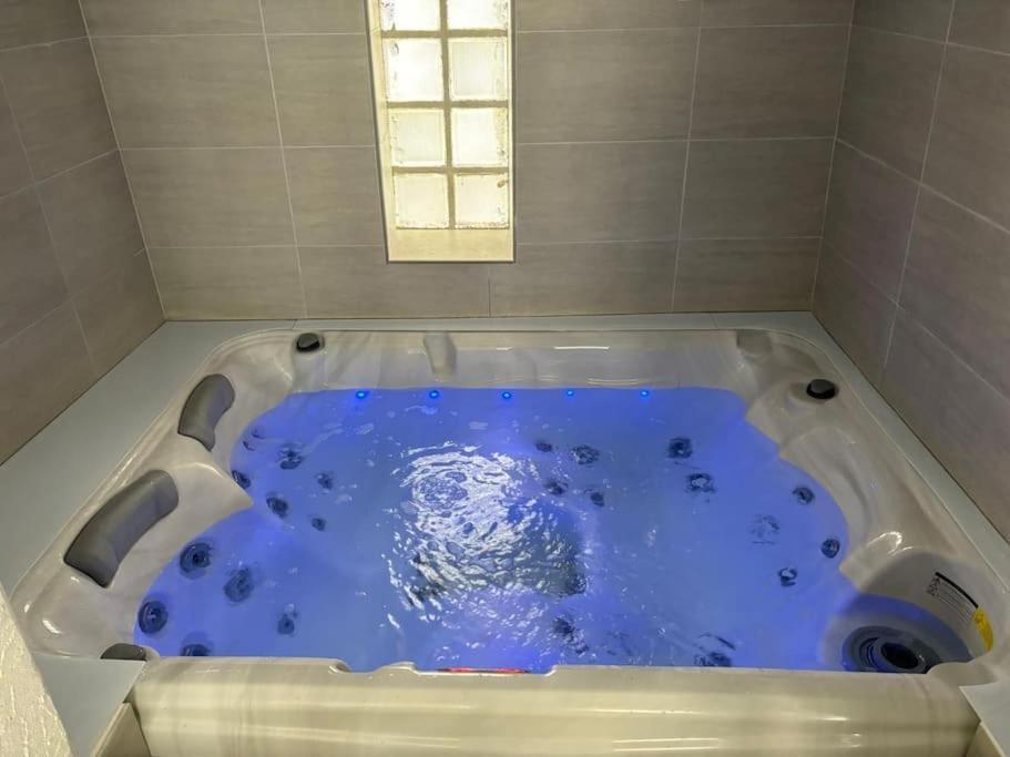 הוילה אמבואה Maison Hyper Centre Jacuzzi מראה חיצוני תמונה